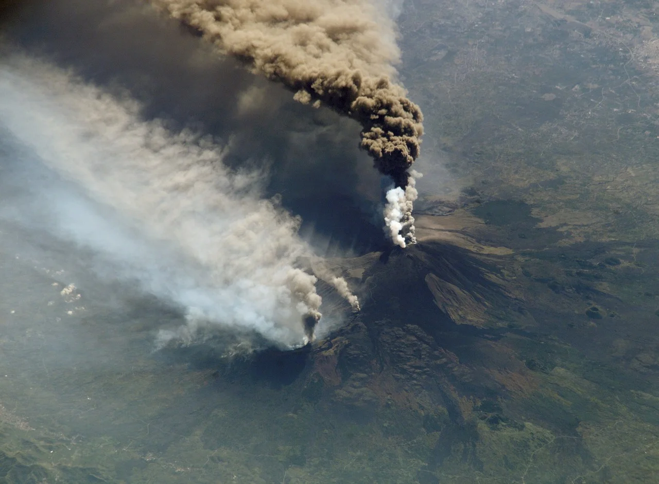Consequences of the Etna Volcano Eruption: Disruption in Flights