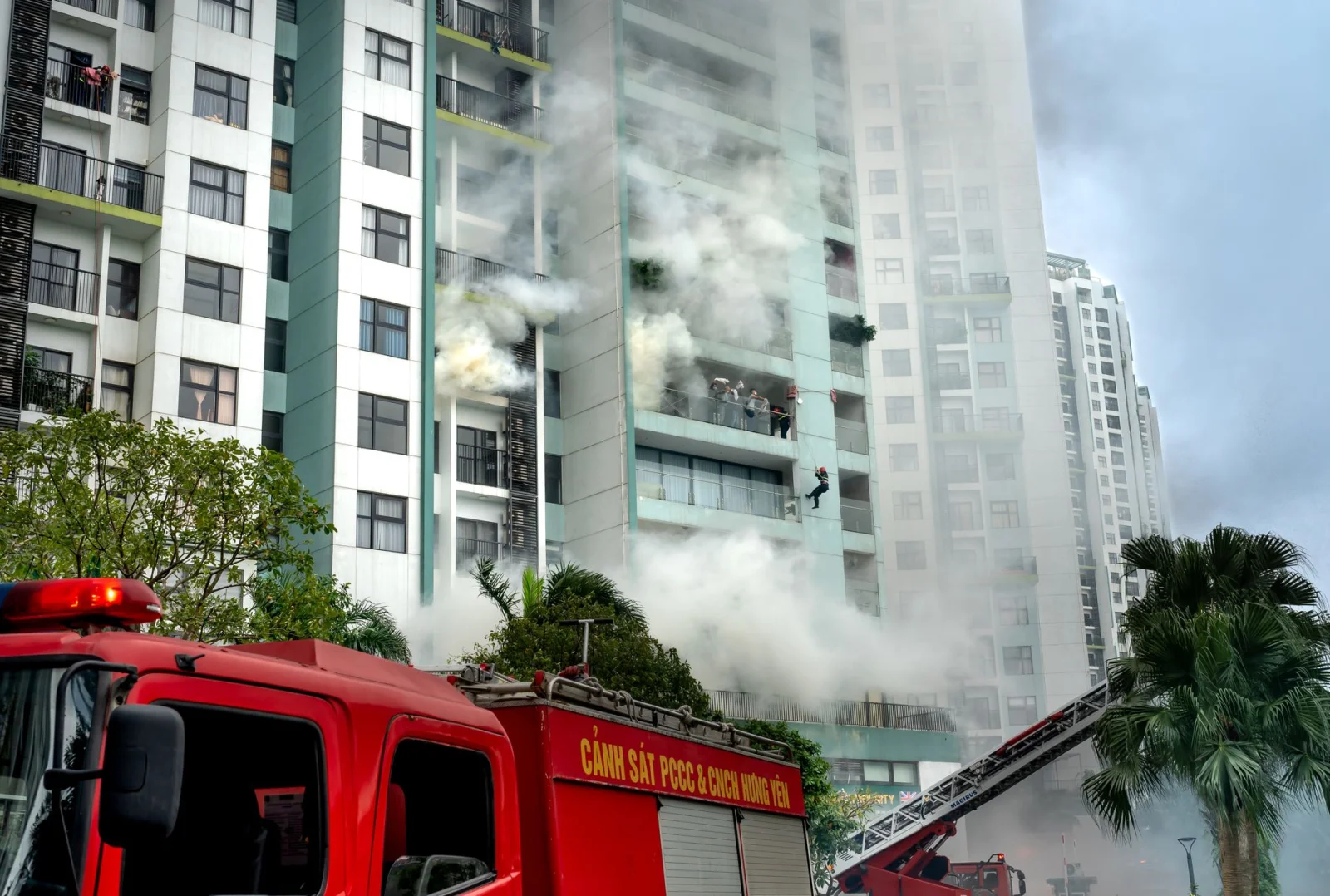 Deadly Fire and Emergency Warnings: Smoke That Filled Everywhere