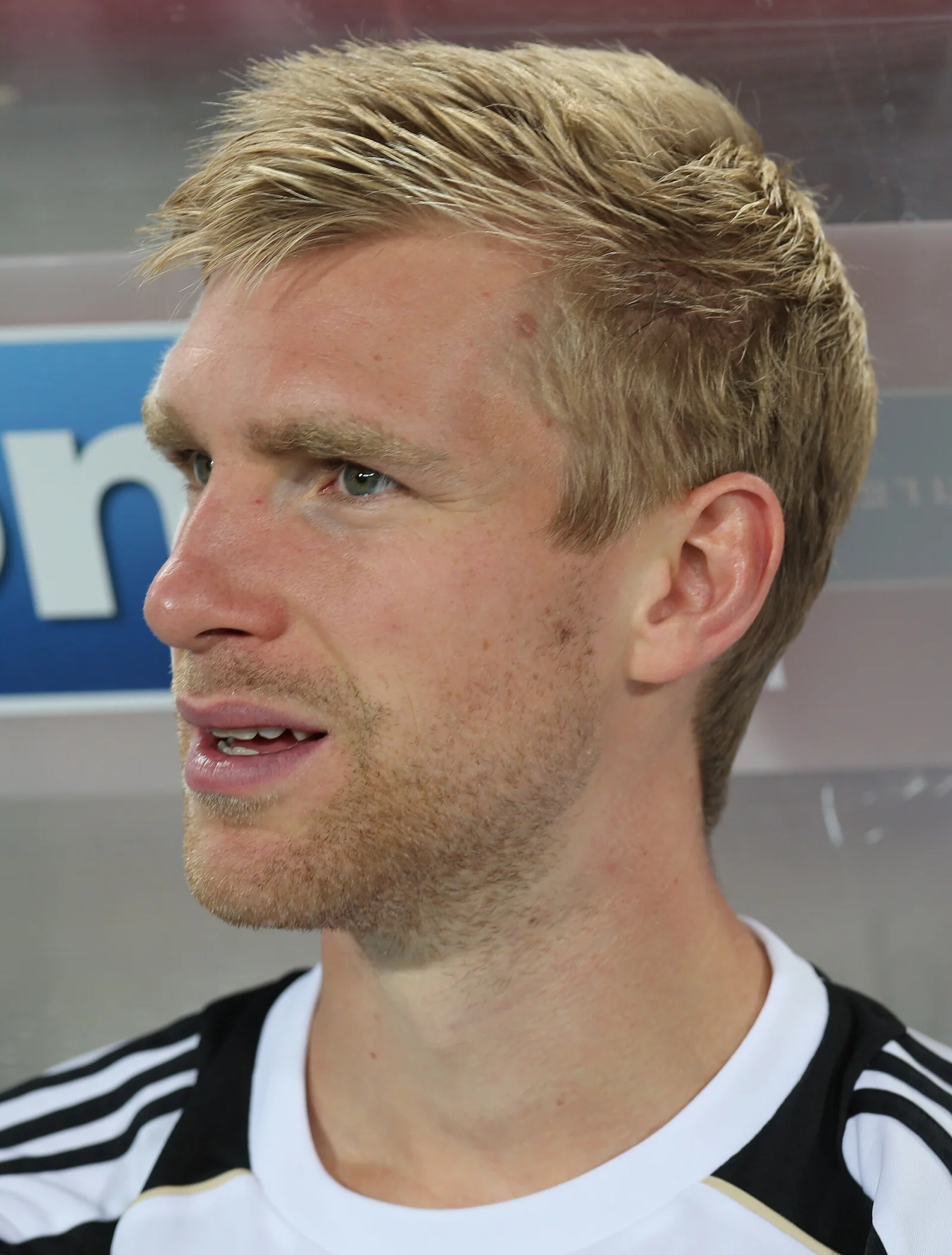 Major Changes in German Football: Uli Hoeness Pursues Mertesacker