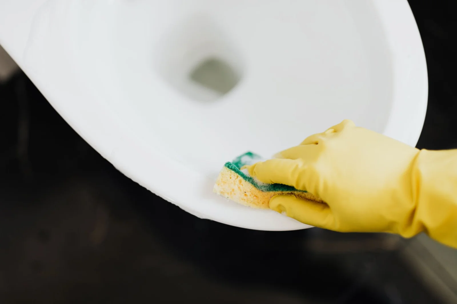 How to Eliminate Unpleasant Urine Odor with Home Remedies?