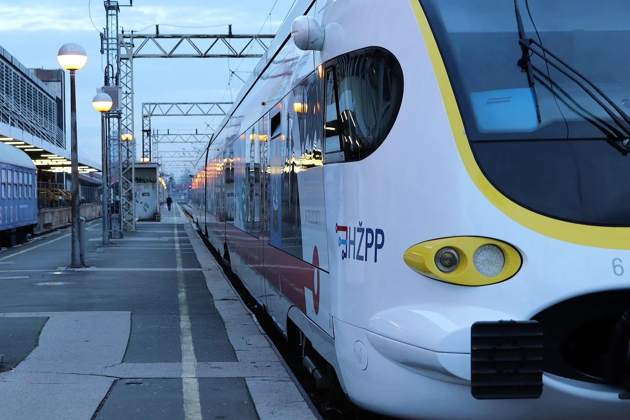 Trains in Trouble: Only 52.6 Percent Arrived on Time!