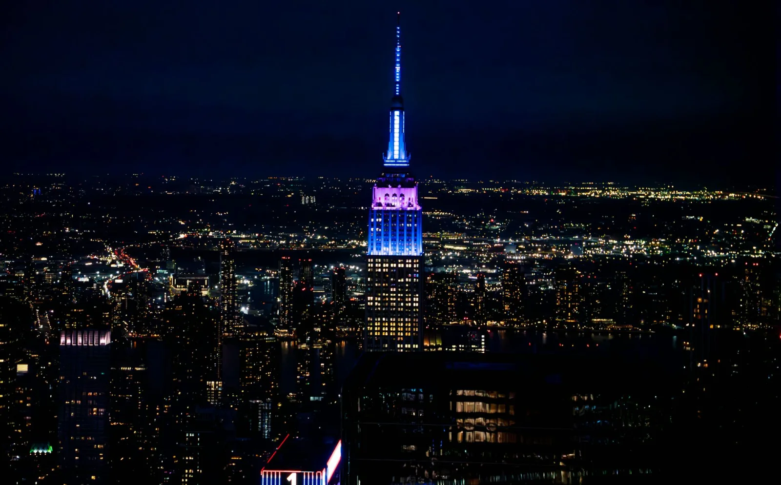 Two Lovers in the Police Trap: New Controversy at the Empire State!