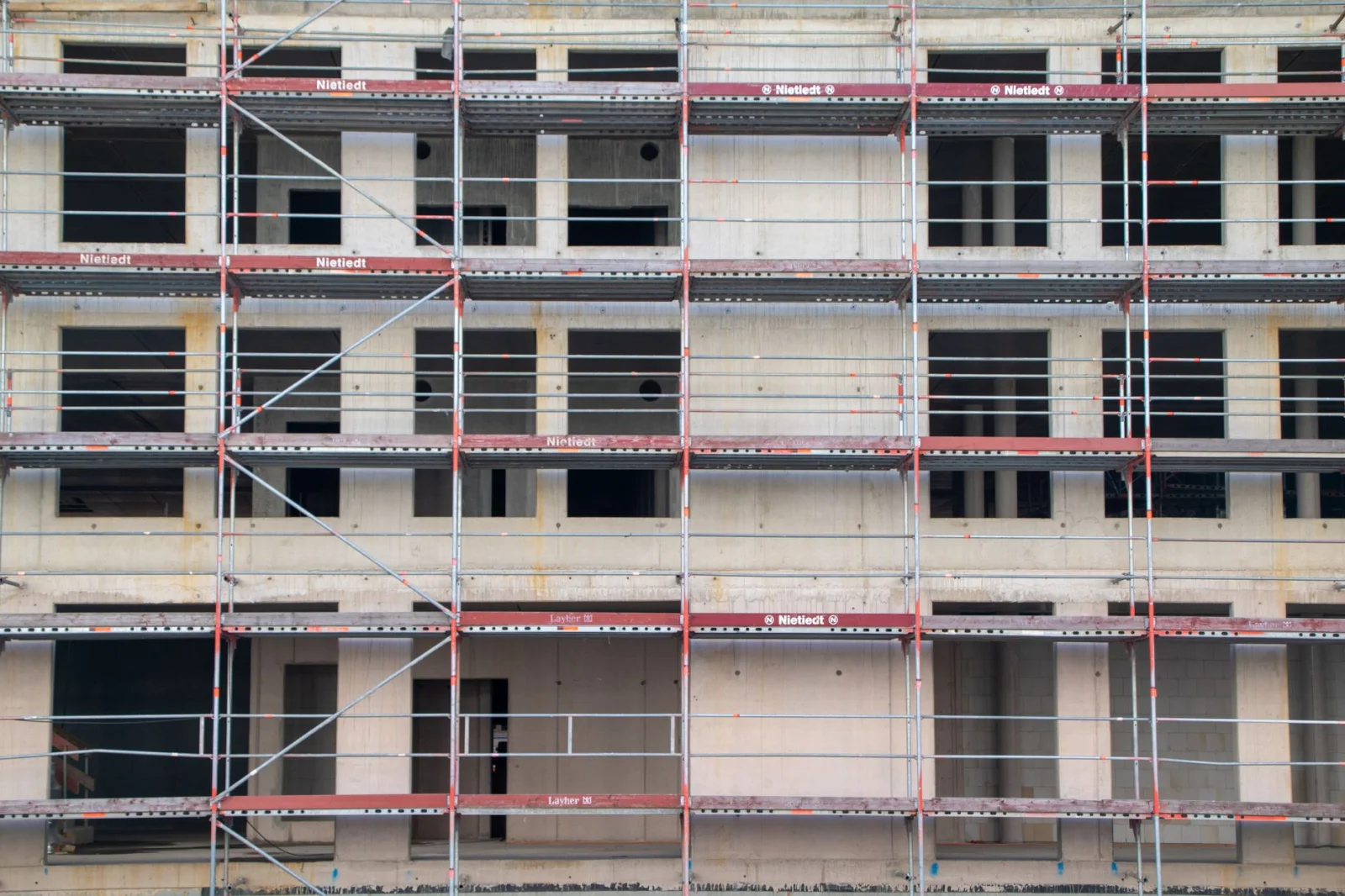 Delay in the Construction of 19 Housing Units in Miesbach Due to Complex Reasons