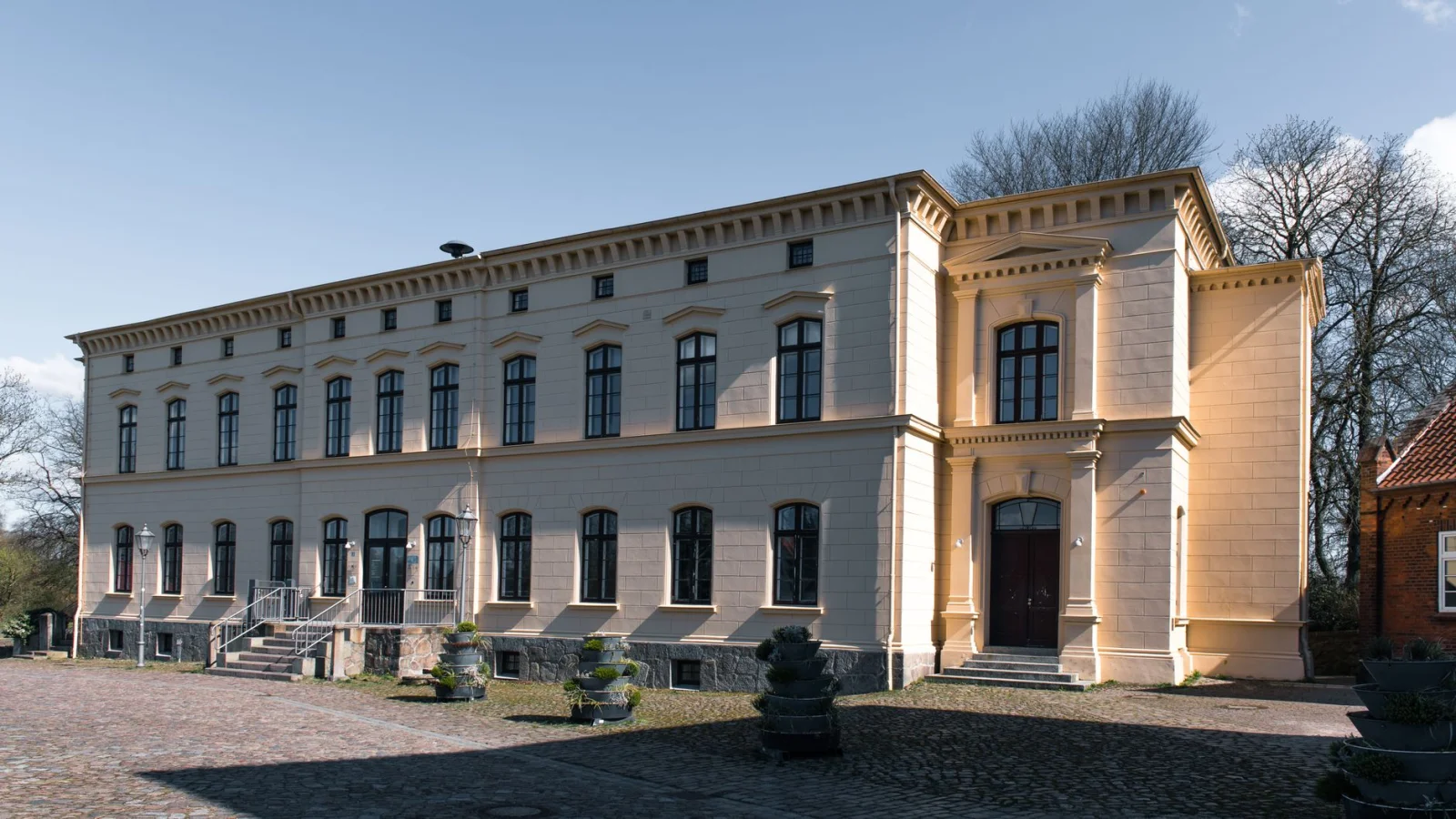 Efforts to Save the Russian Cultural Center in Germany