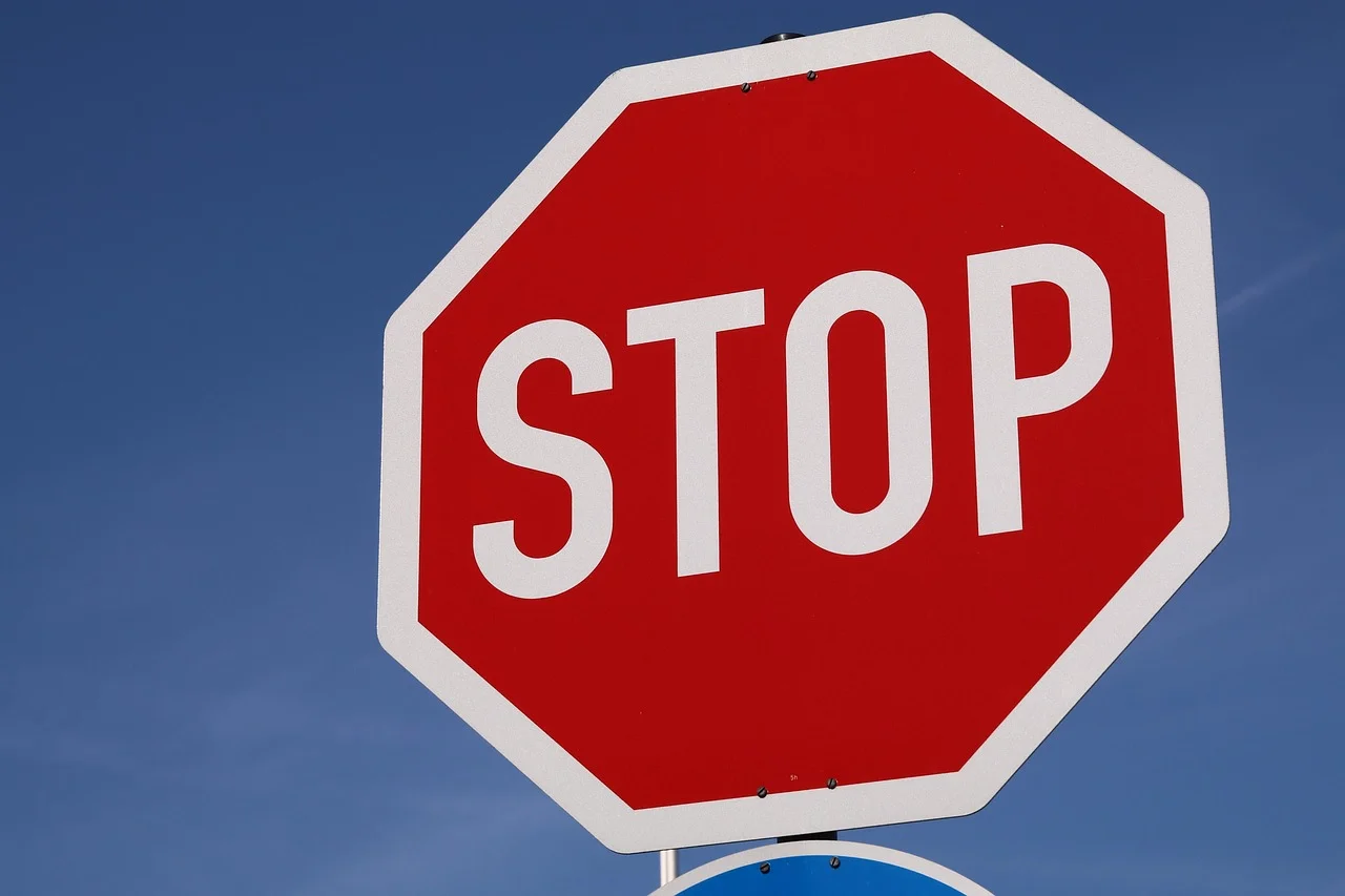Love Warning Signs: What Behaviors Should Be Taken Seriously?