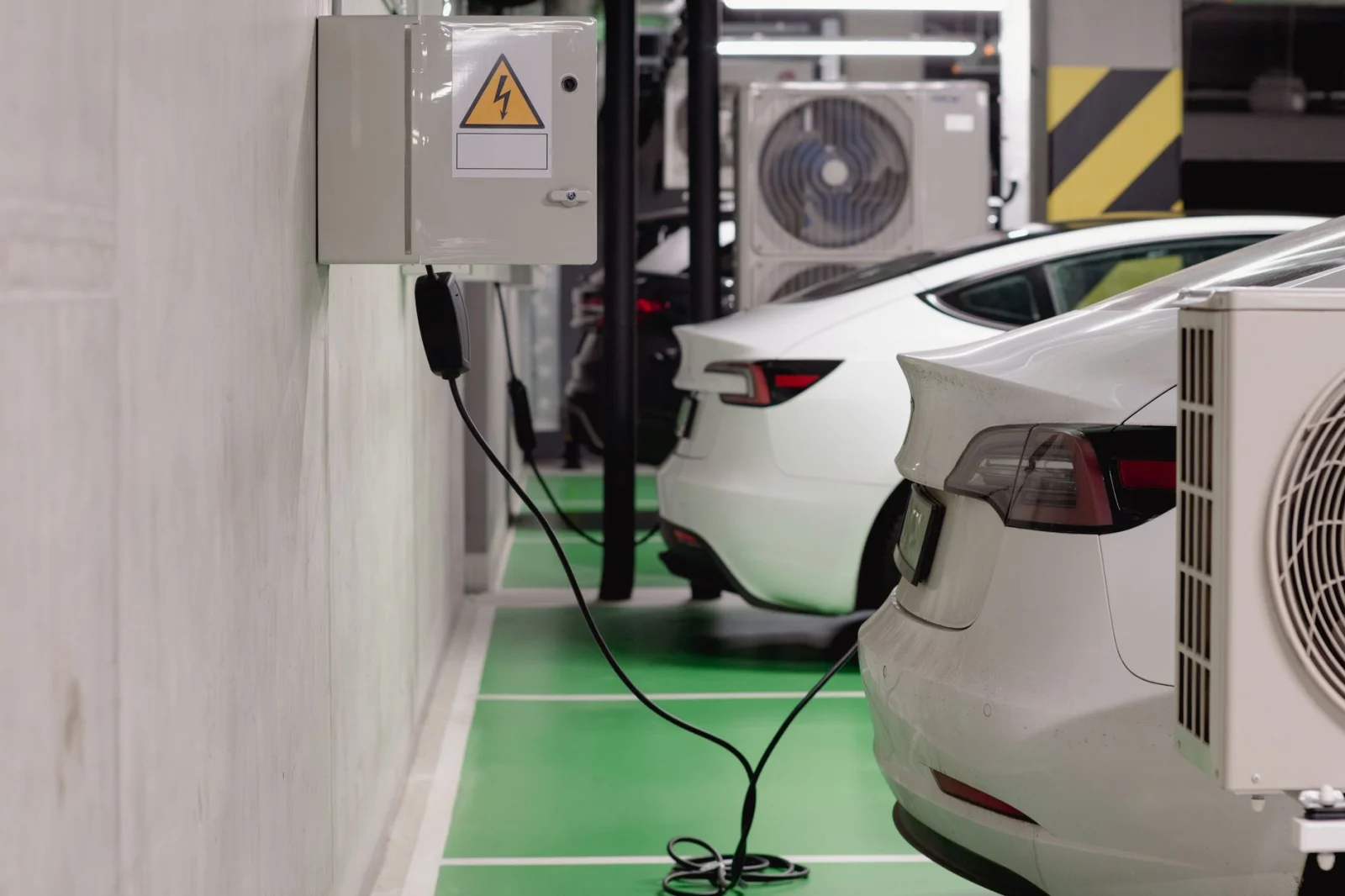Reduction in Electric Vehicle Charging Prices During the Holiday Season