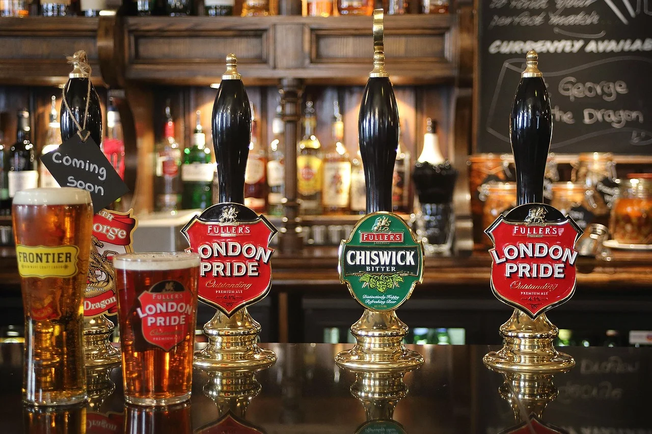Knowledge Pubs: A Place for Learning and Socializing in London