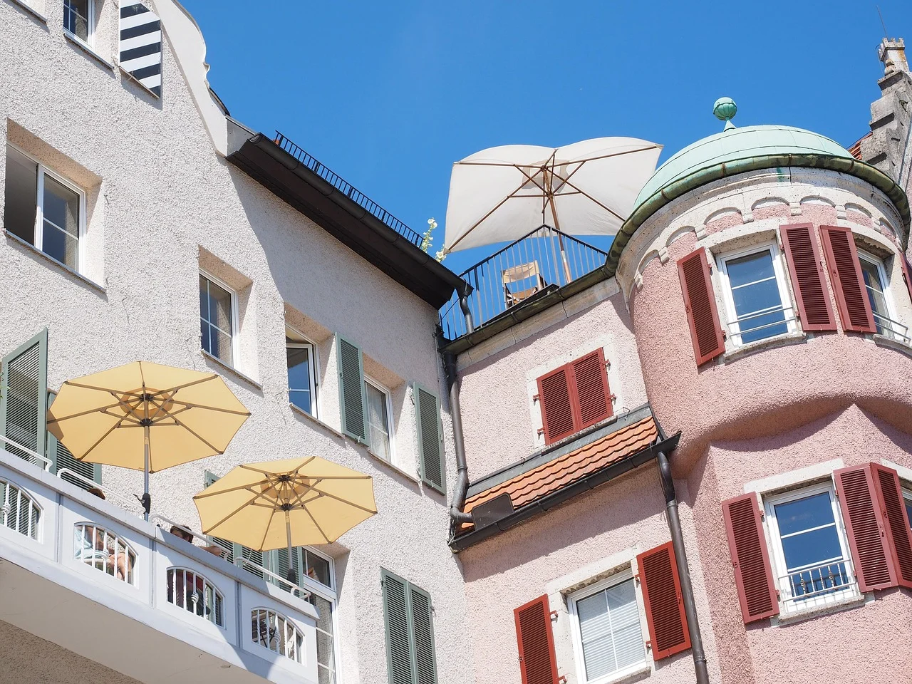 Can You Sunbathe Naked on the Balcony? Know the Rules!