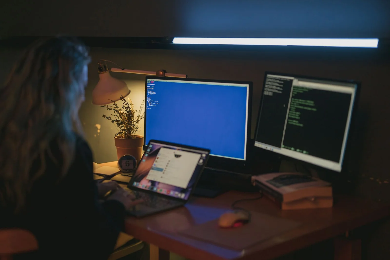 Life in the Digital World: 15 Hours a Day in Front of the Screen!
