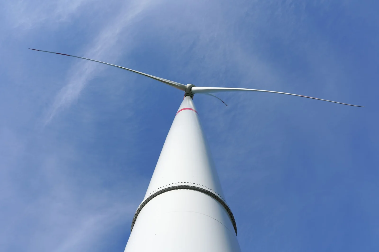 Tragedy in Germany: The Fall of a Heavy Wind Turbine Blade!