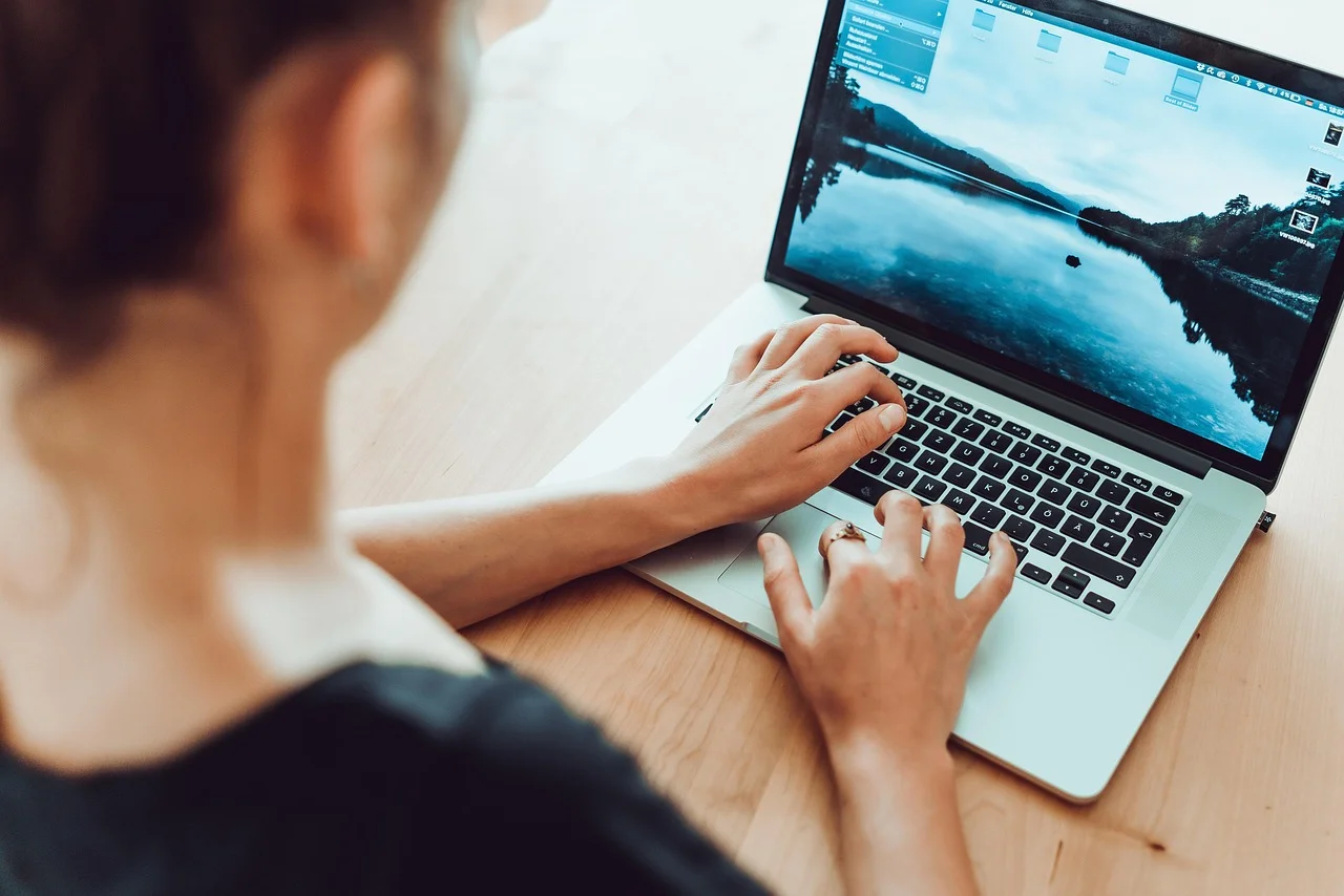 The Return of Employees: Will AI-Related Mistakes Be Corrected?