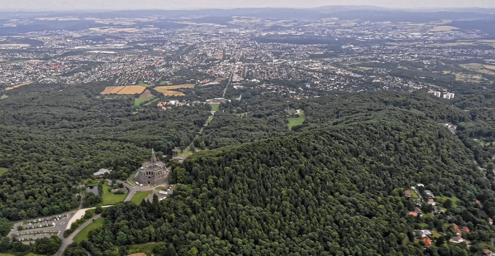 Brosinski Returns to Kassel: A Fresh Start in 2. Bundesliga