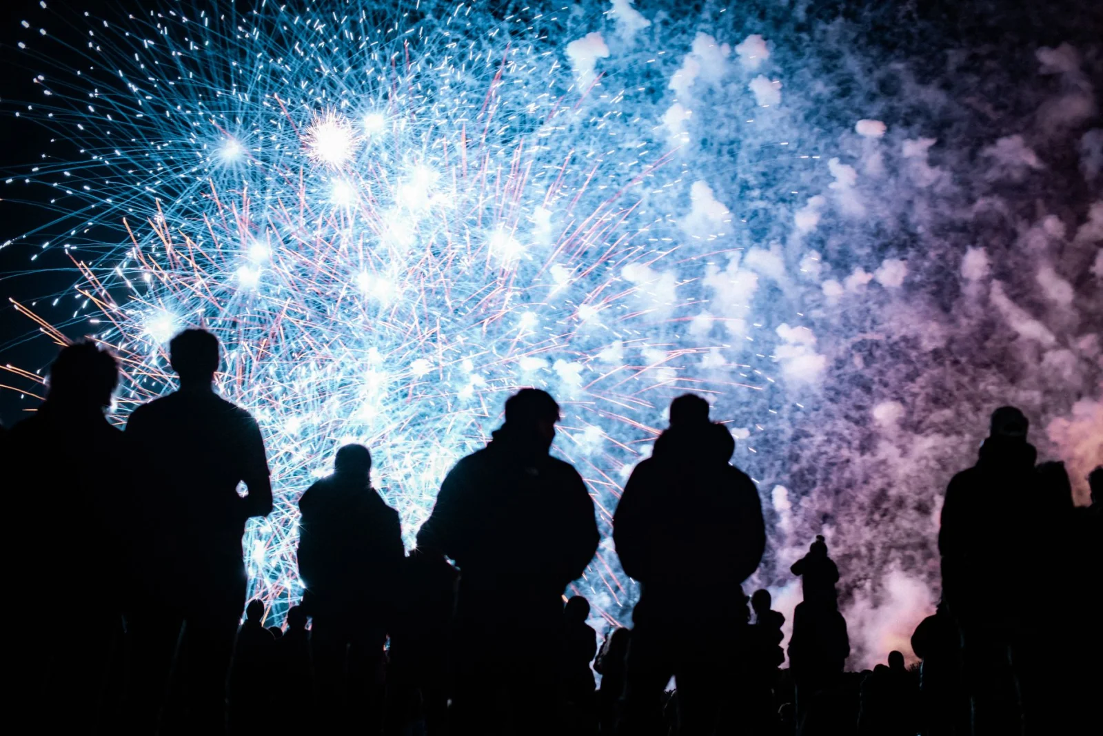 Düsseldorf Fireworks Festival: Spectators Courageously Came to the Field