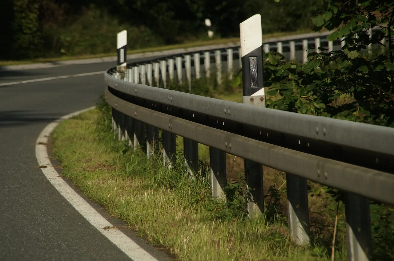 Fatal Motorcycle Accident: Driver Flees and Police Search
