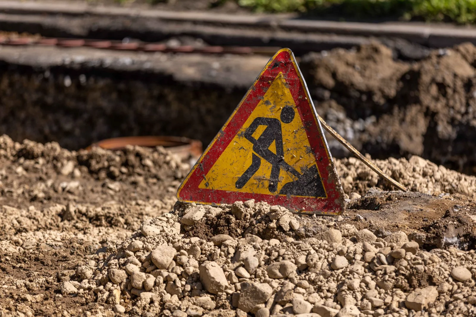 Discovery of an Aerial Bomb at a Construction Site in Katbus; Hidden Dangers in the Heart of Construction Projects