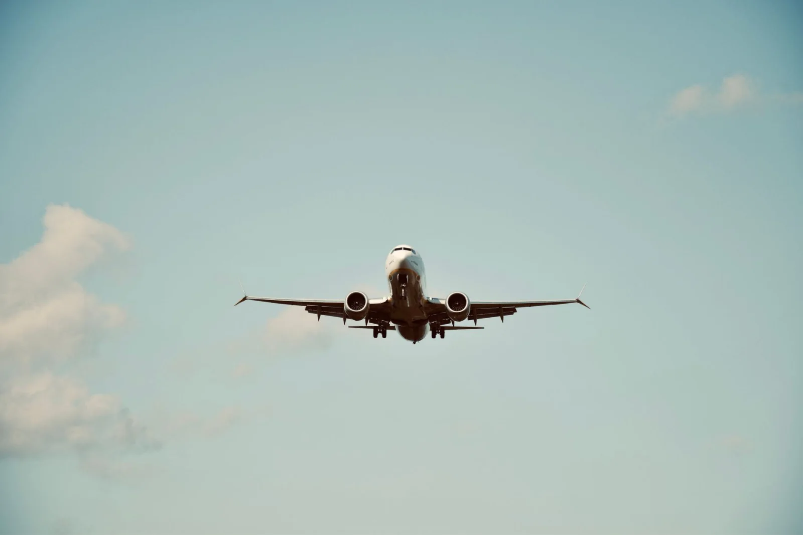 Direct Flight or Stopover? Where Does It Save Money?