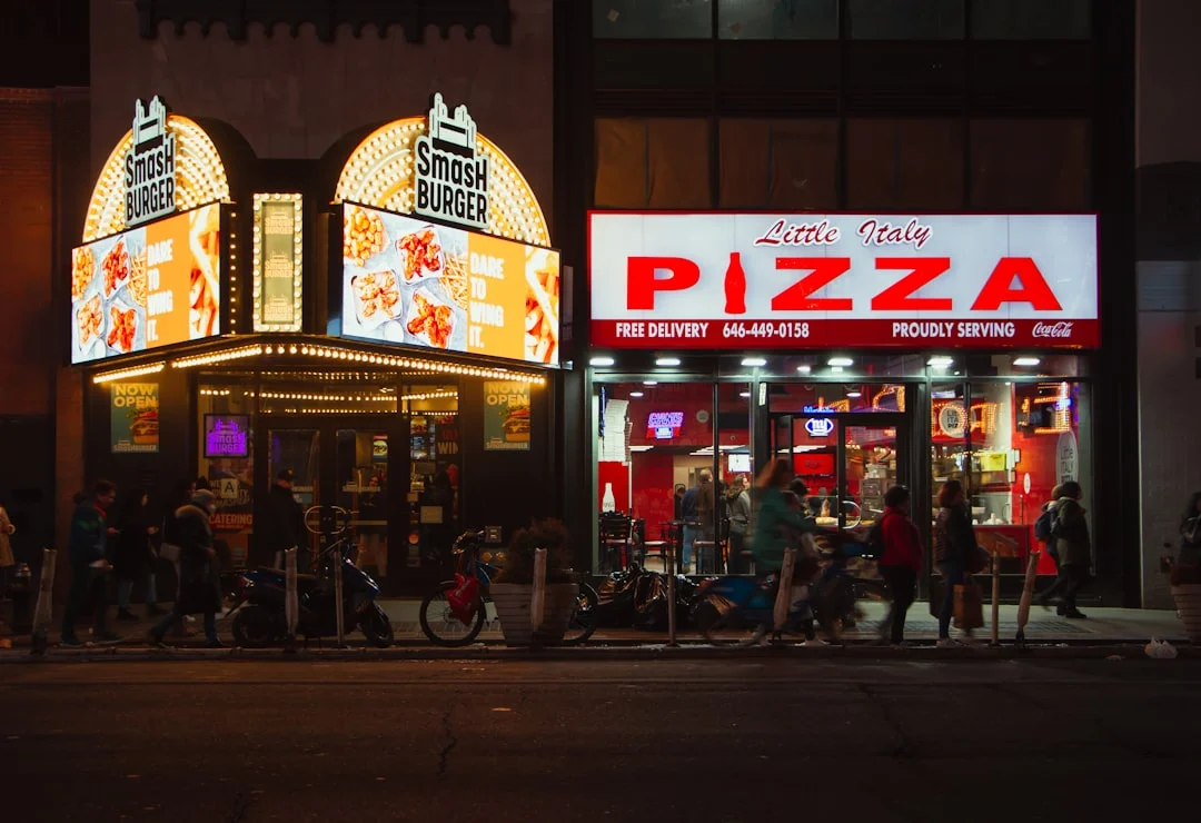Laura Ventura's Surprise in New York: Love and Pizza in a Mysterious Letter!