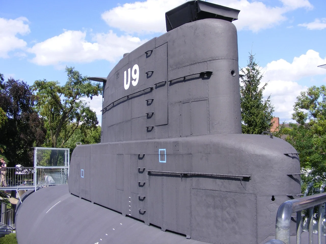 Germany's Billion-Dollar Contract for Submarines; NATO on the Verge of Show of Force