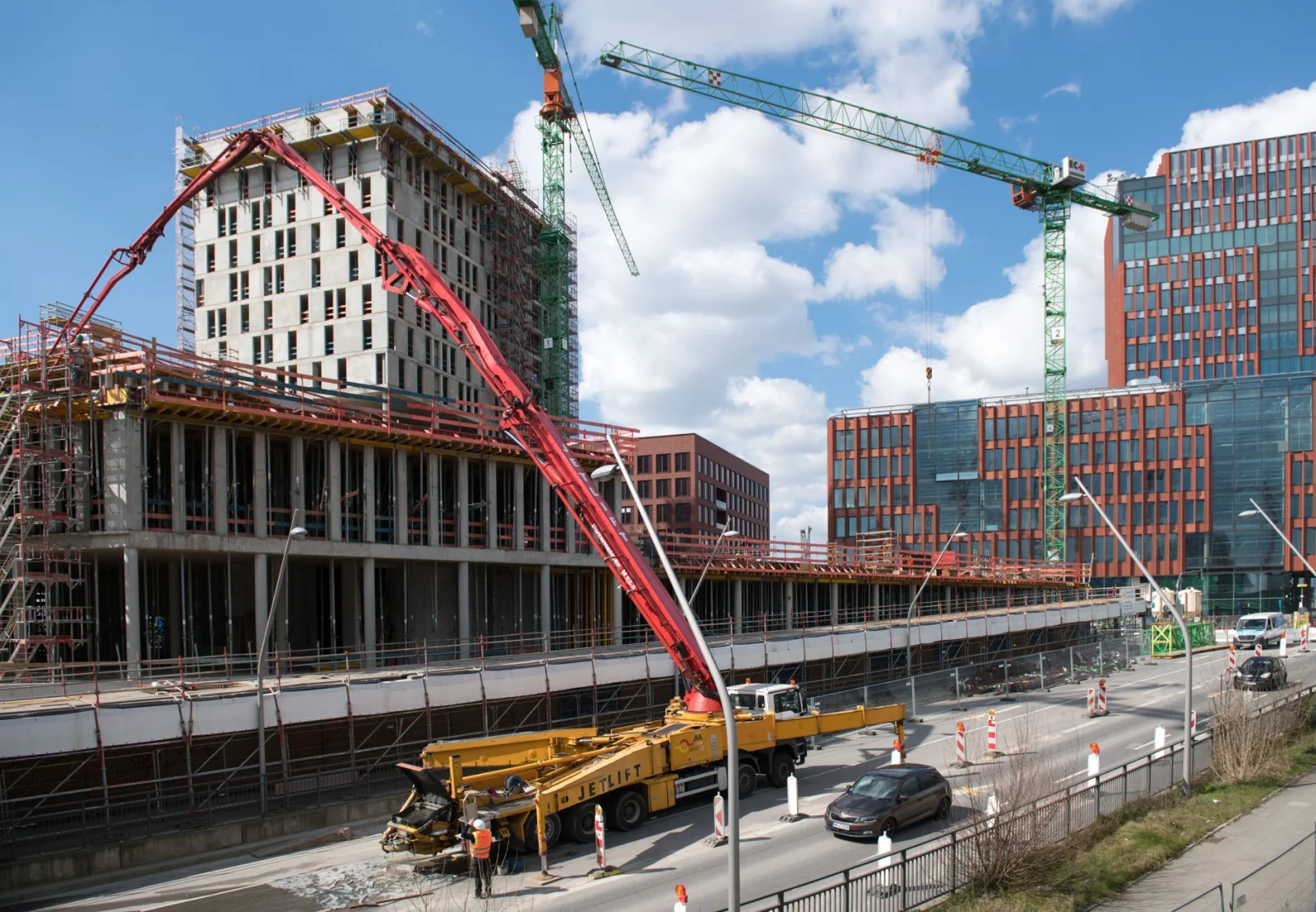 Major Challenges in a Million-Dollar Project: Is the Fate of EC 1960 Huglfing at Risk?