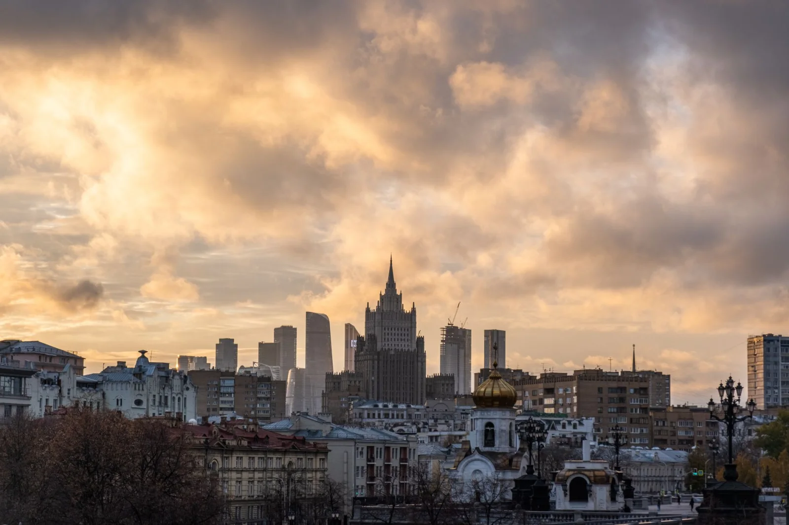 Unprecedented Drone Attack on Moscow; 430 Drones Took to the Sky