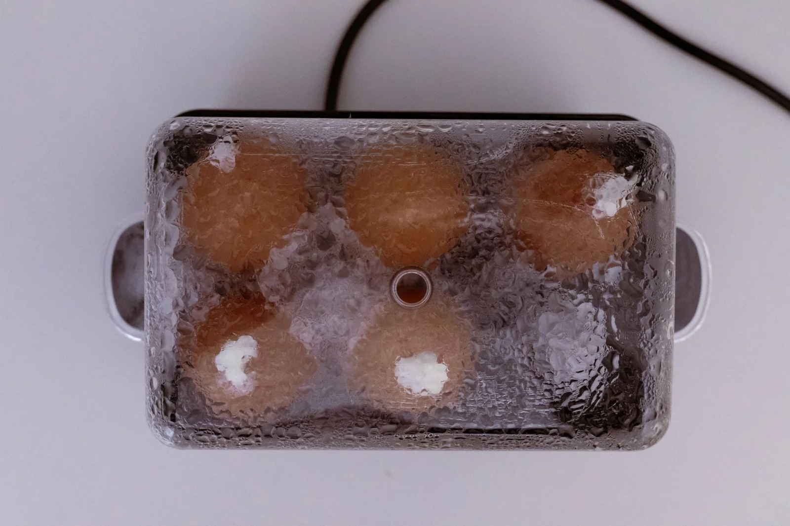 Interesting Techniques for Cooking Eggs Without Cracking!
