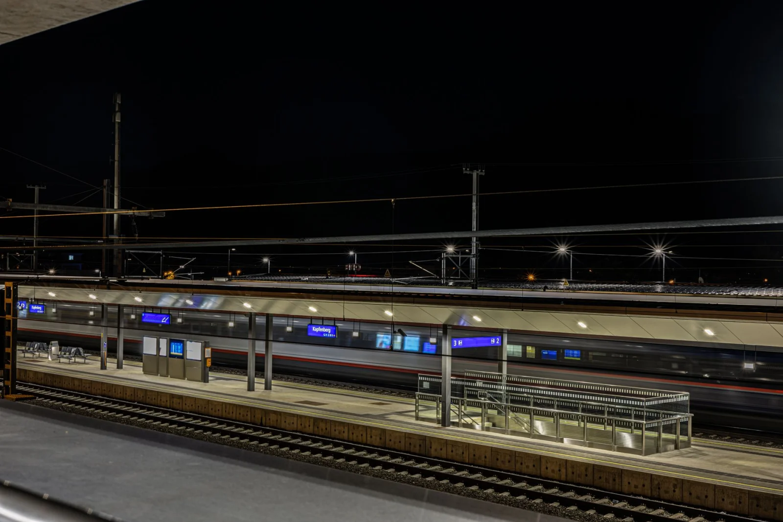 Controversy on the Train: 15-Year-Old Teen Defends Himself with Pepper Spray