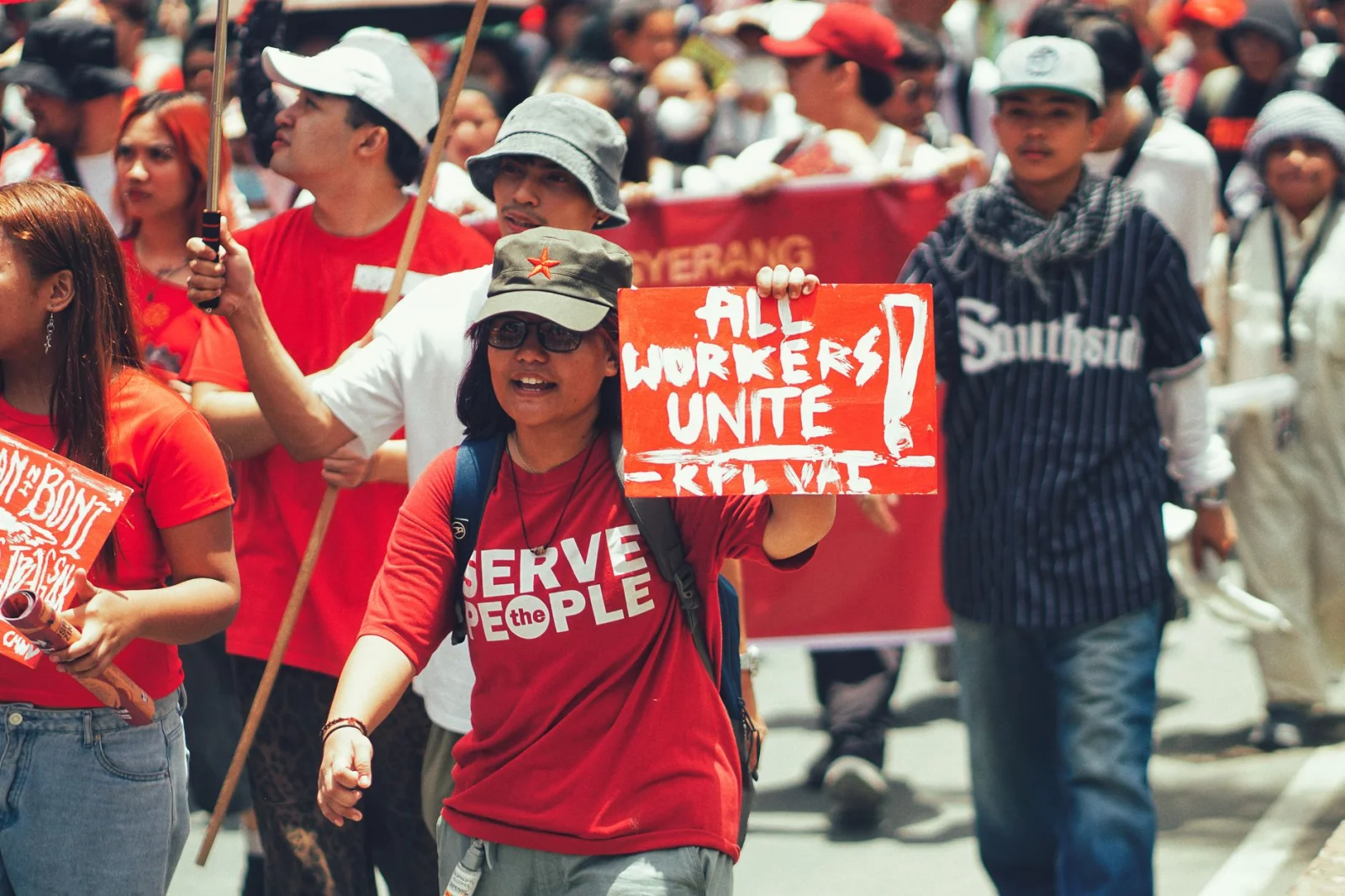Widespread Protests by Retail Workers for Wage Increase