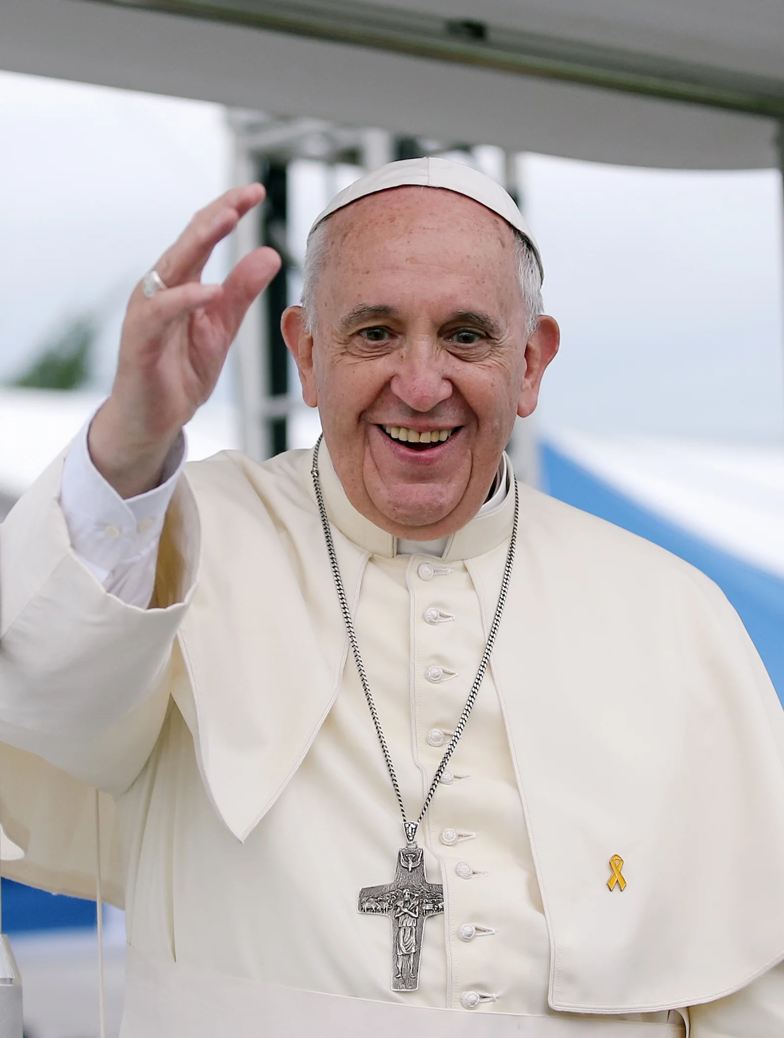 Pope's Hat in the Storm! A Controversial Moment in Lampedusa