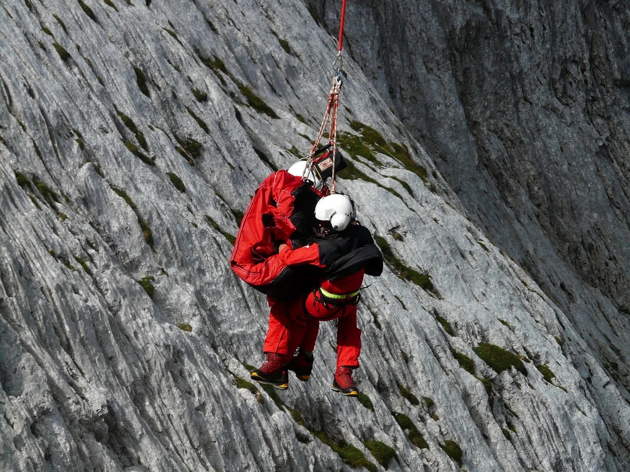 Drama in Austria: Climbers Caught in Dangerous Rockfall