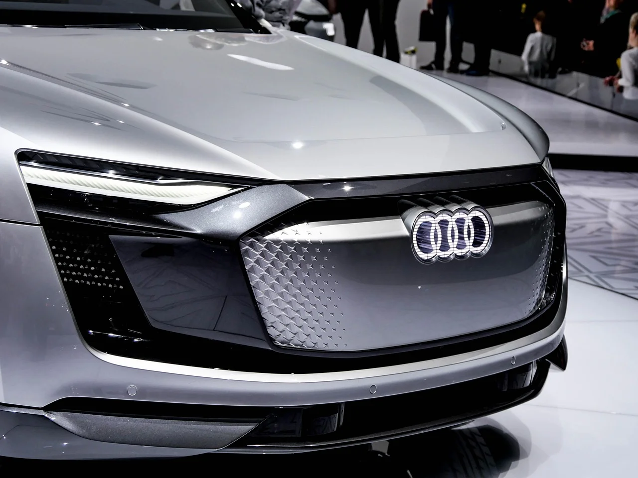 Audi unveils the new A4 with revolutionary design!