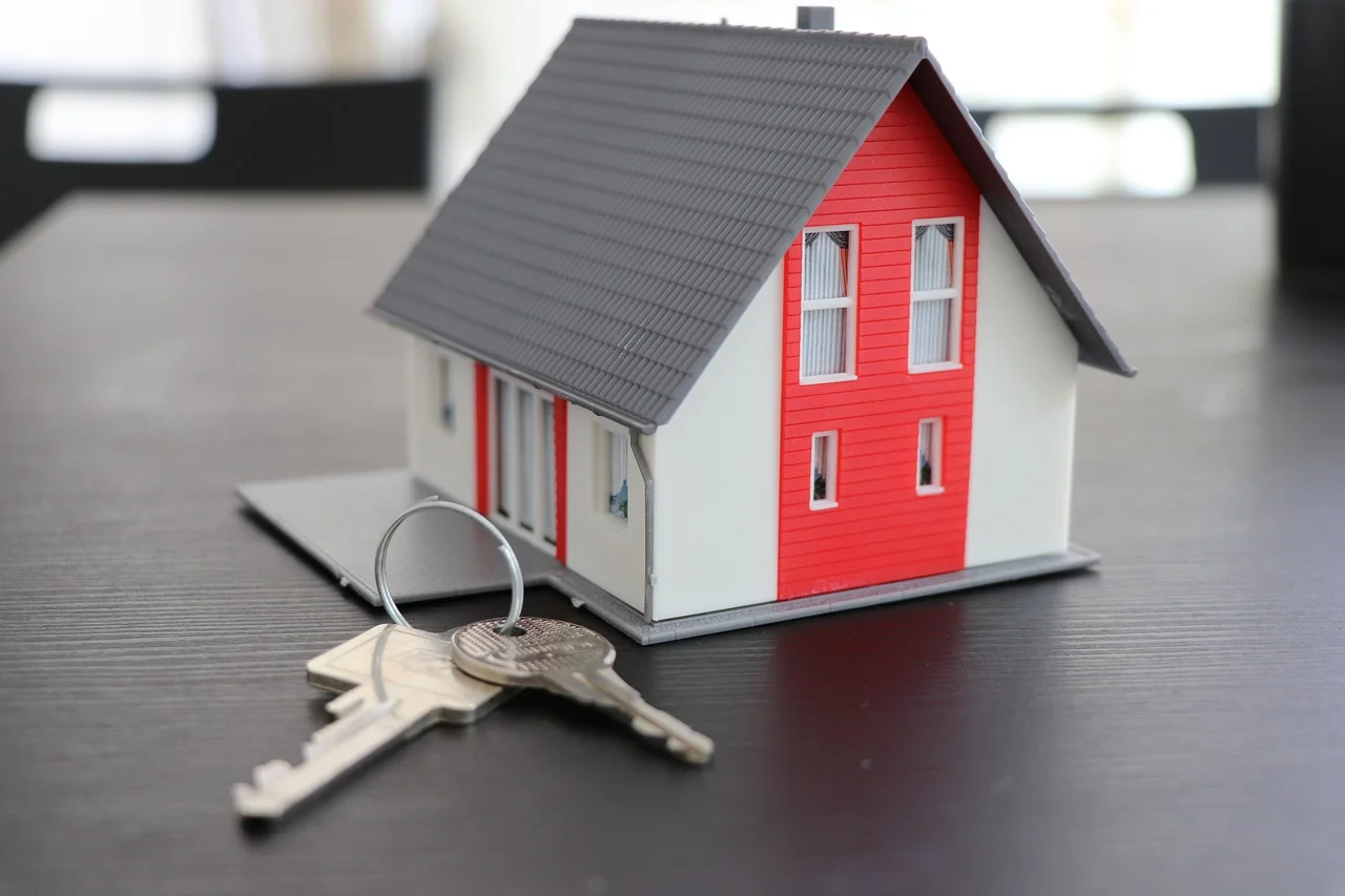 How to Keep Your Home Safe While Traveling? 6 Tips to Prevent Burglary!