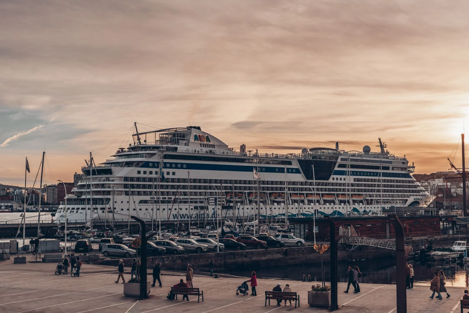 Cruise tourists in Greece must pay for walking!