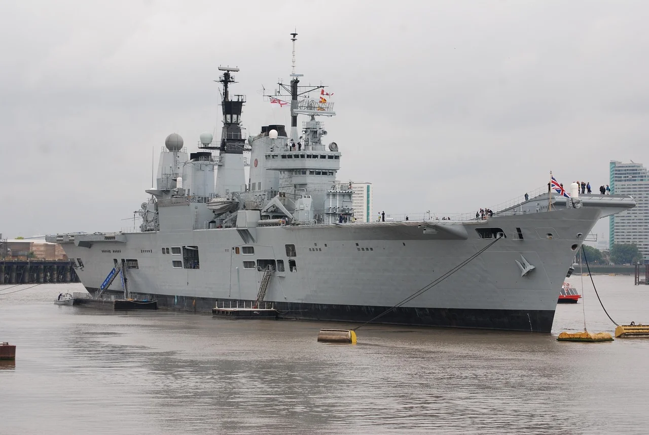 Dangerous Claim: Russian Sonar Fired at British Ship