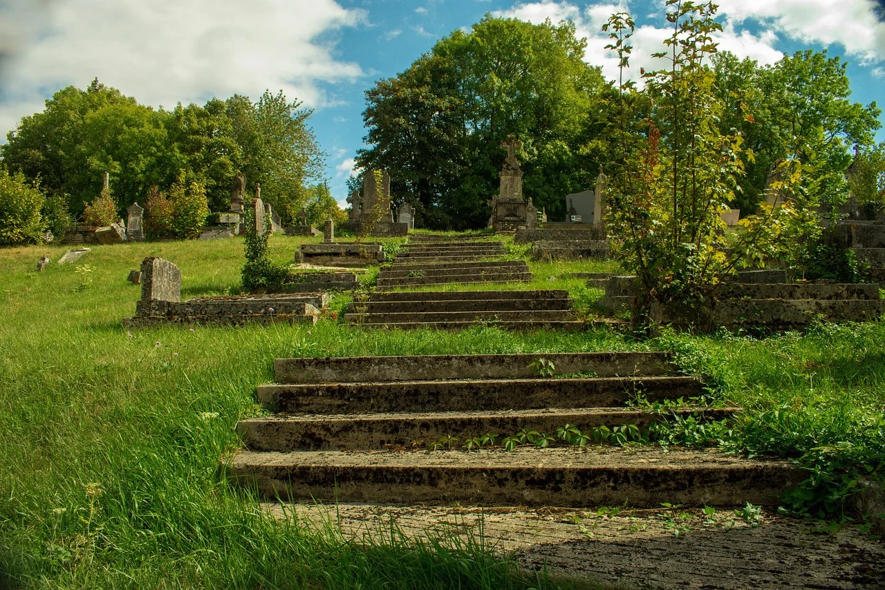The Closure of a Cemetery Entrance: A Warning for the Peace of the Dead!