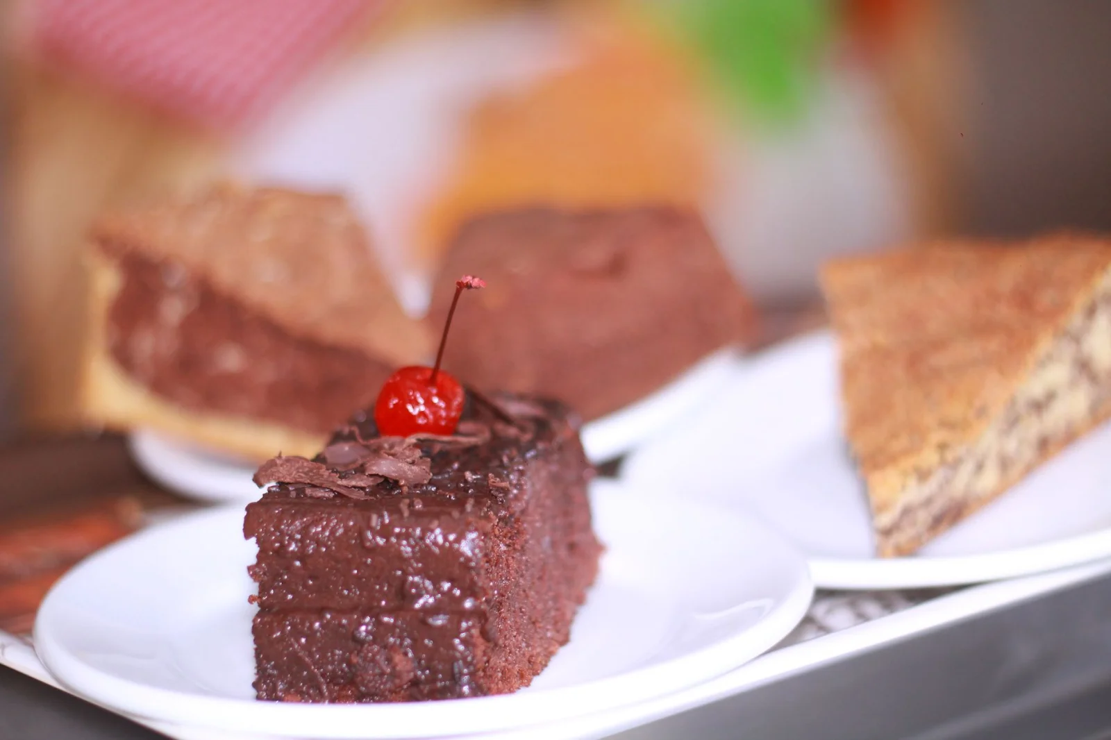 Chocolate and Cherry: An Incredible Cake That No One Can Resist!