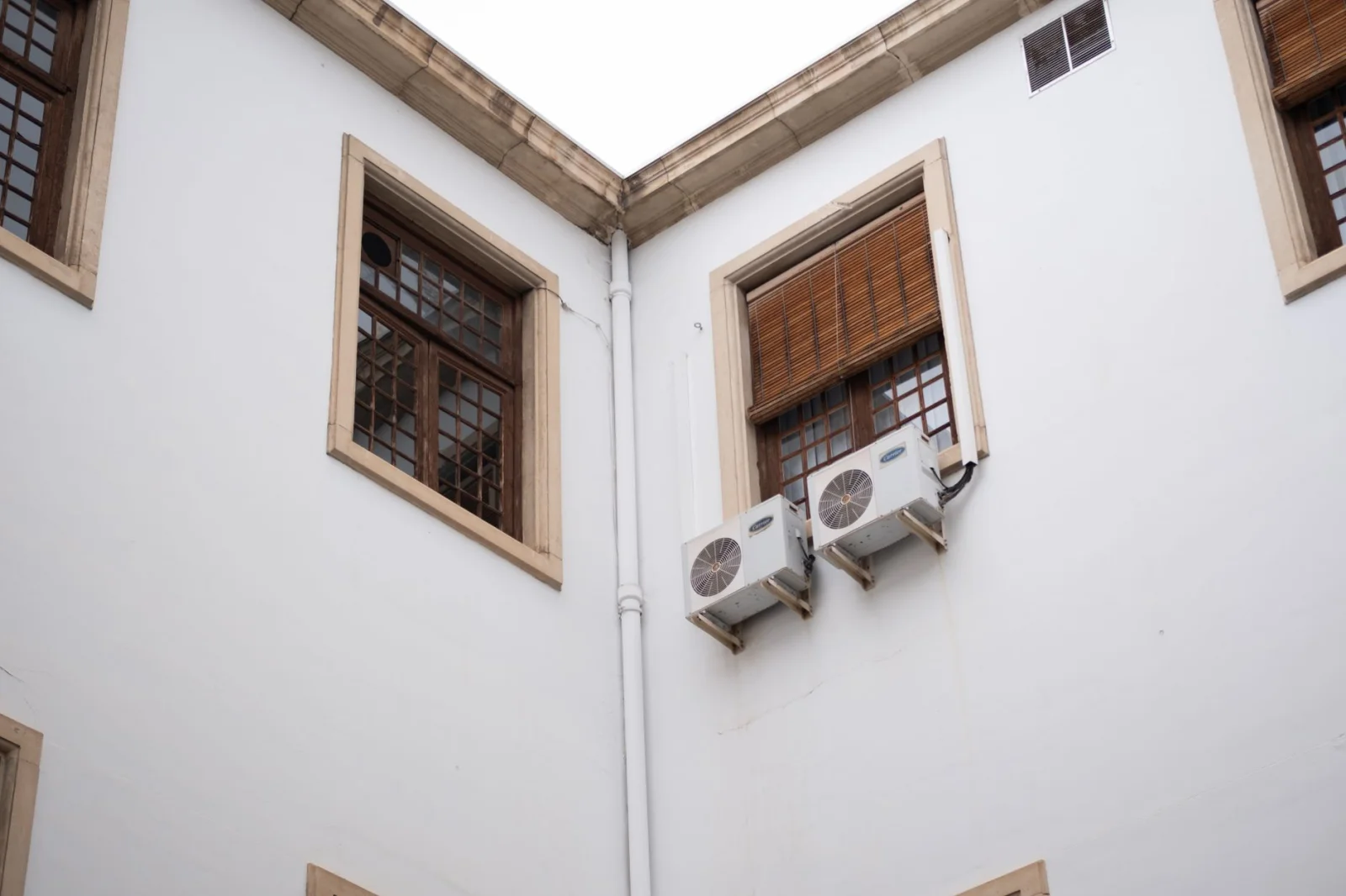 Which Cooling System is Better: Split Air Conditioner or Monoblock?