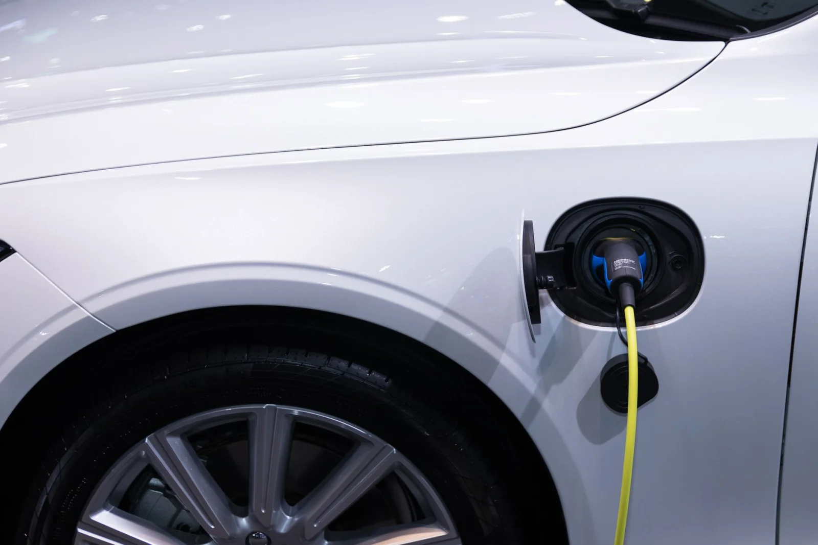 Are you considering buying an electric car? Calculate the incentives!