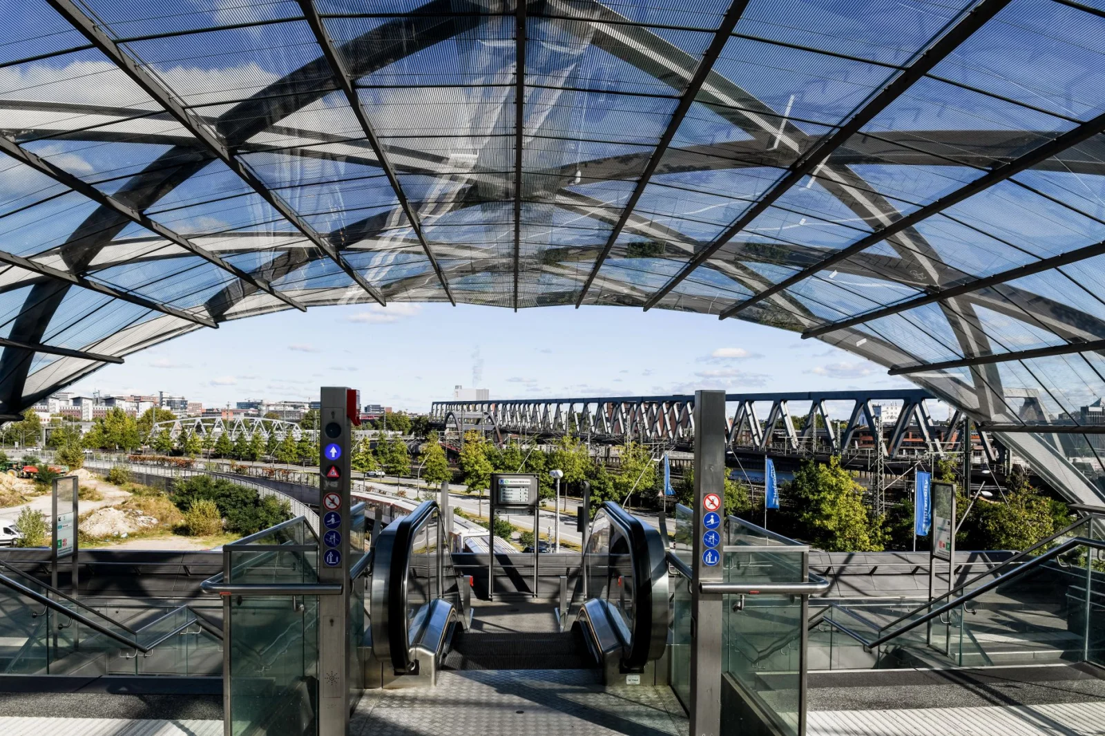 Has the S-Bahn Grunewald Station Elevator Reached the End of Its Life?