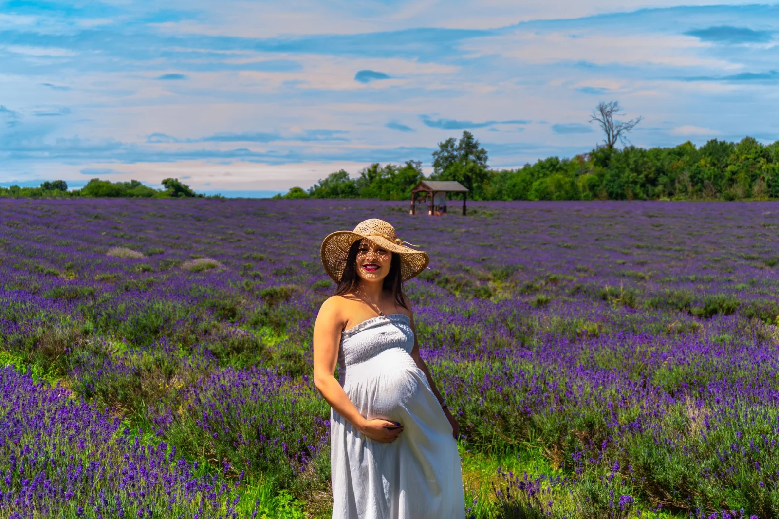 Famous Presenter Reveals Pregnancy in Mallorca; Fans' Interesting Reactions