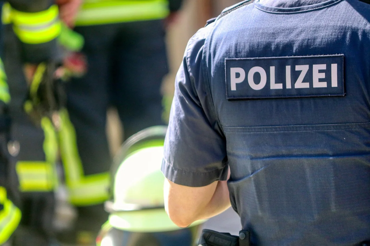 Mysterious Fall of a Man from a Balcony During Police Operation
