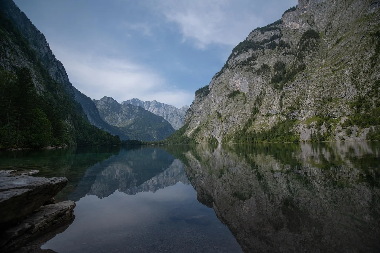 Discovering the Beauty of Nature in the Heart of Germany: Hiking with Breaks at the Lakes