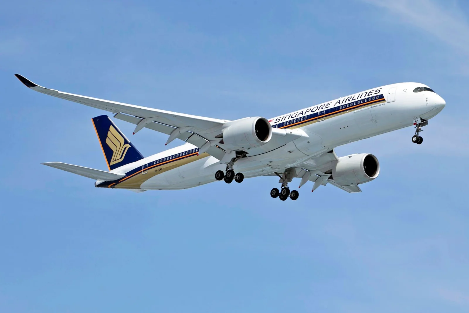 Airplanes in Danger: Iran's War Heats Up the Airline Market