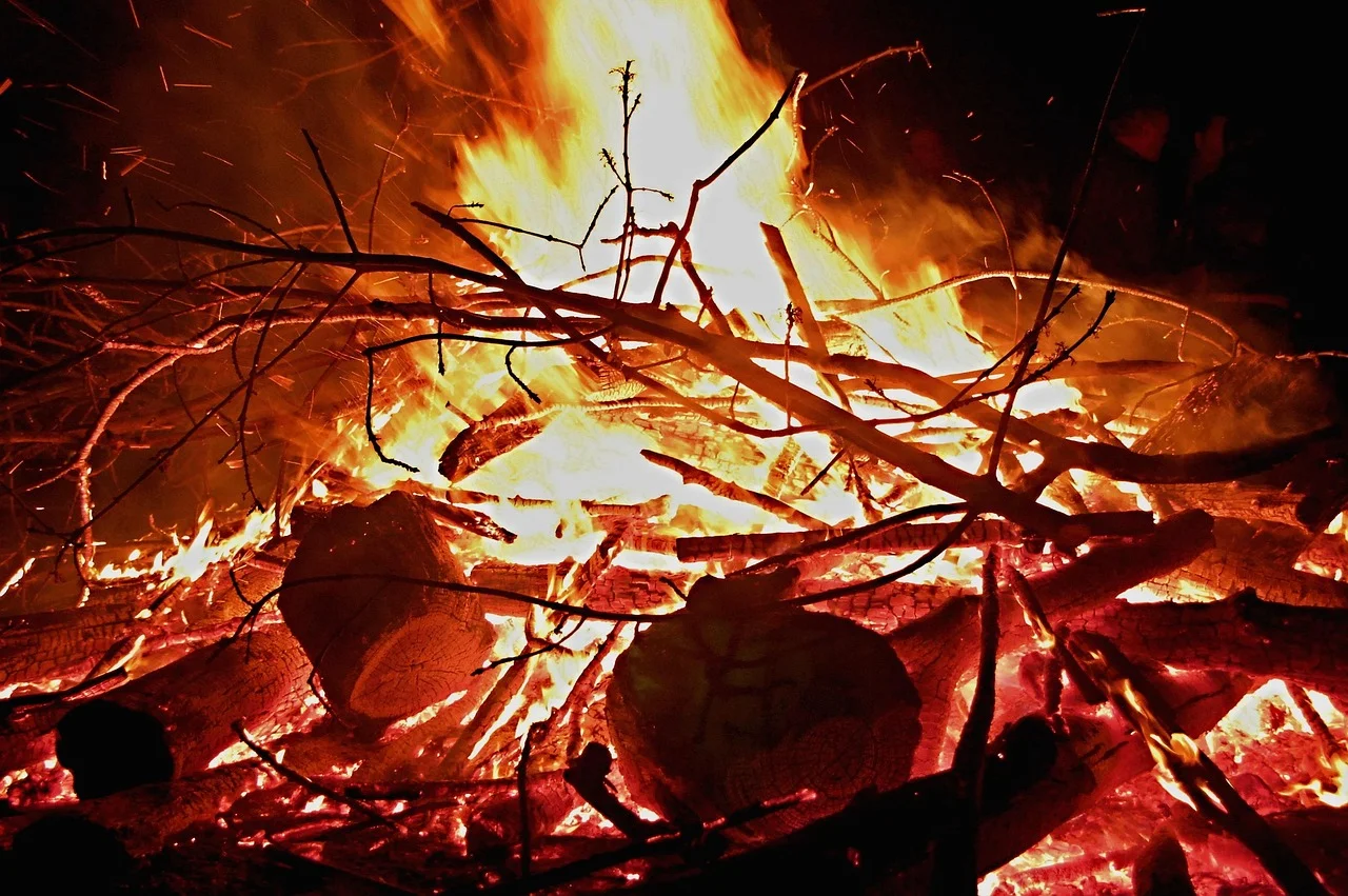 Deadly Fire in Mourning Basket Warehouse!