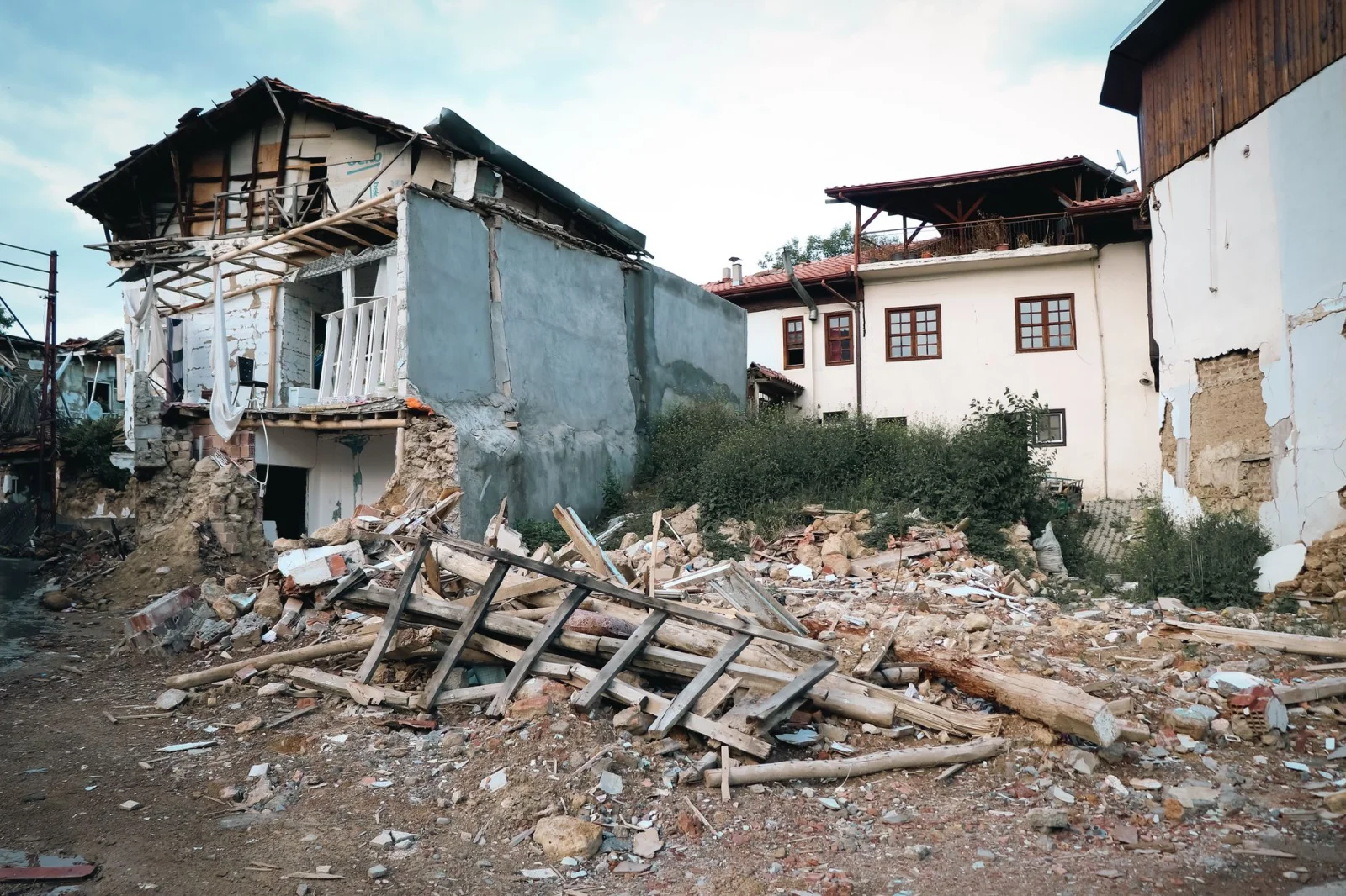 Earthquake Disaster in Venezuela: Over 3,500 Dead!