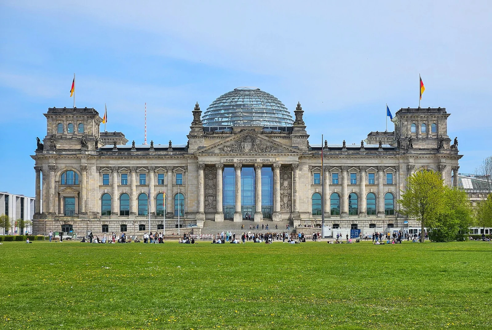 The German government has approved the 2027 budget; what will happen to the economy?