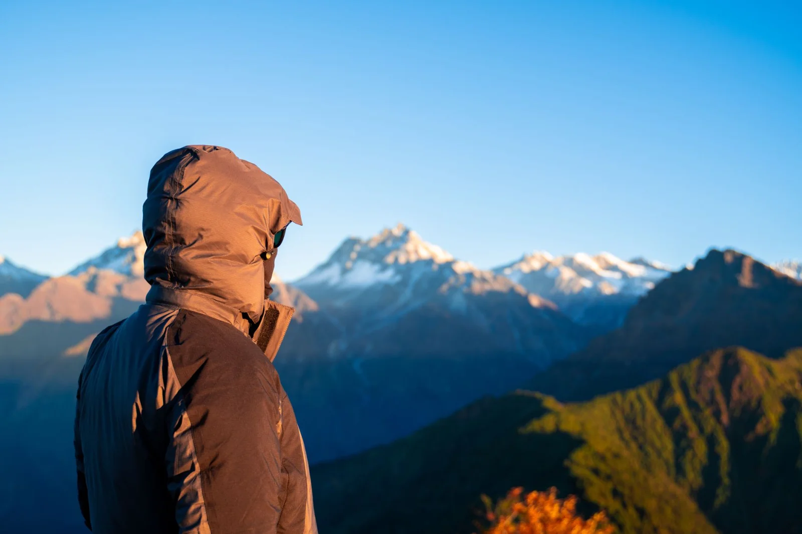 Secrets of the Right Clothing for Hiking: Layering, the Key to Warmth and Comfort!