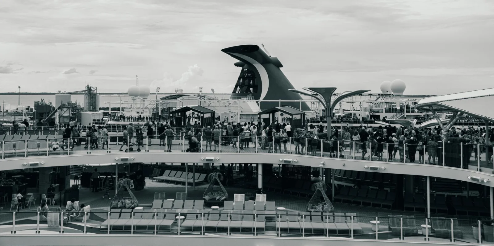 Mysterious Illness on Cruise Ship: Over 100 Passengers Affected!