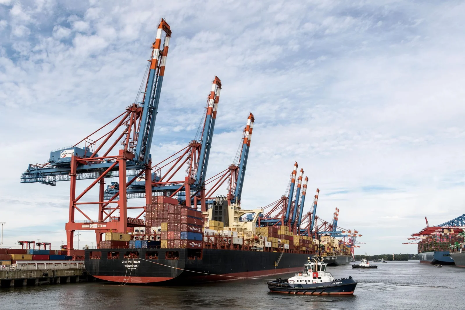 The Demand for an 8.2 Percent Wage Increase for Dock Workers Sparks Controversy