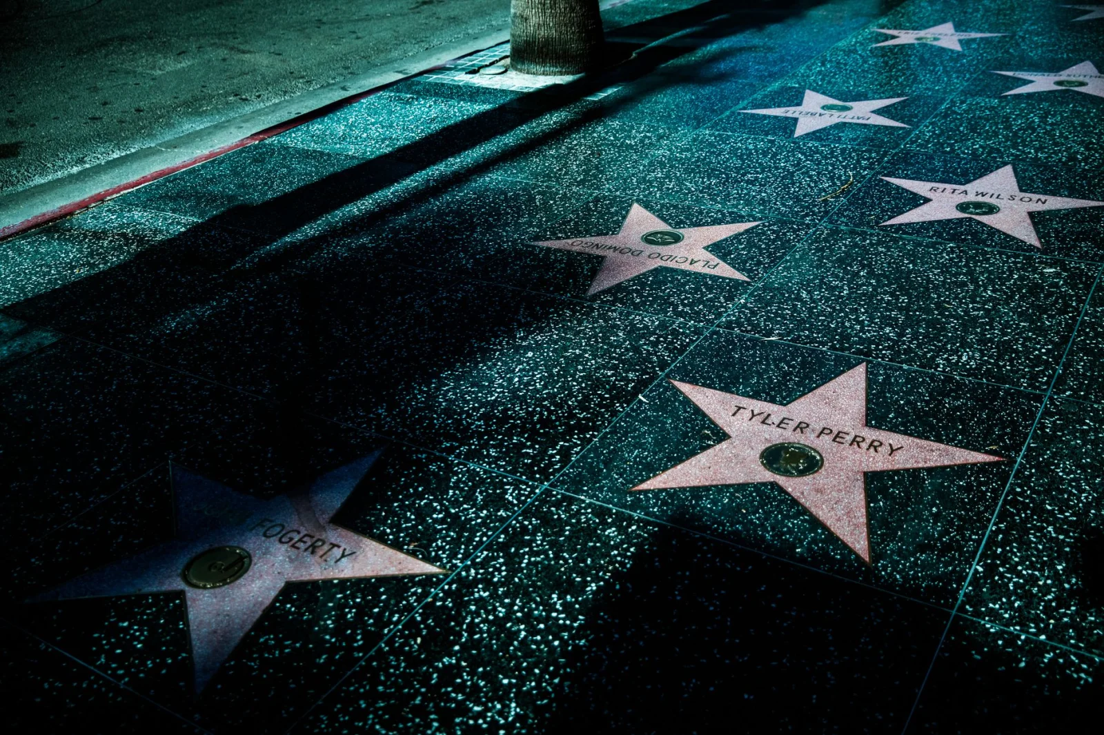 Hollywood Kings: When the Western Star Disrupts the Plan