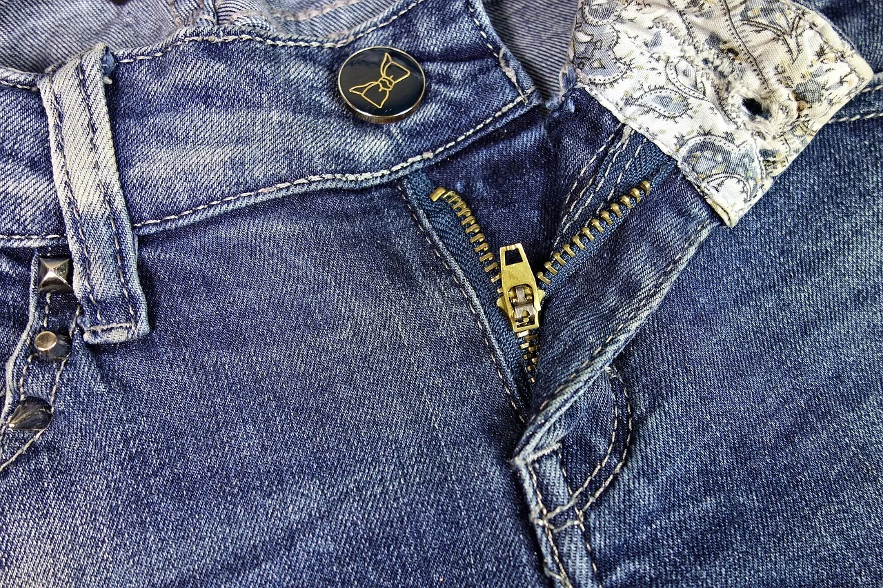 Endangered Women: Zara's Pants Cause Falls and Serious Injuries!